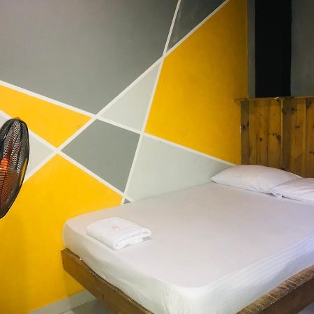 Alina Budget Hotel Kaduwela Eksteriør bilde