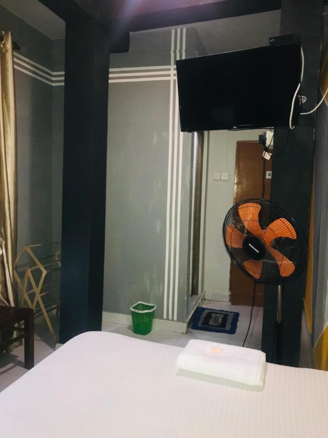 Alina Budget Hotel Kaduwela Eksteriør bilde